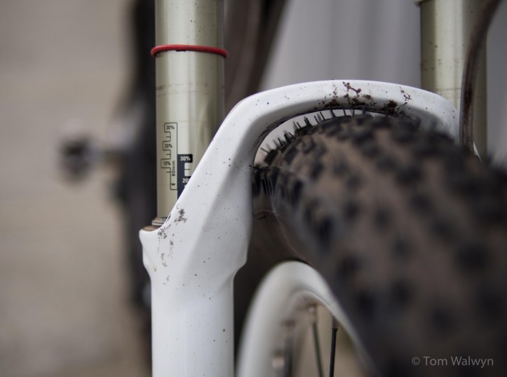 Some modification has been needed to allow the 29x3.0" Surly Knard tyre to fit through the fork arch unhindered.  I'll likely take some more off the sides as there was a bit of rub on aggressive cornering.  I've also beefed up the axle to stiffen things.
